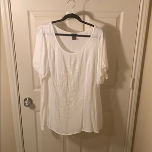White flowy blouse w/embroidery